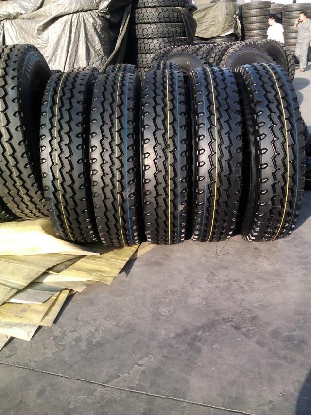 轮胎厂家批发生产 一级品 三包质量 轻卡载重汽车轮胎 12R22.5
