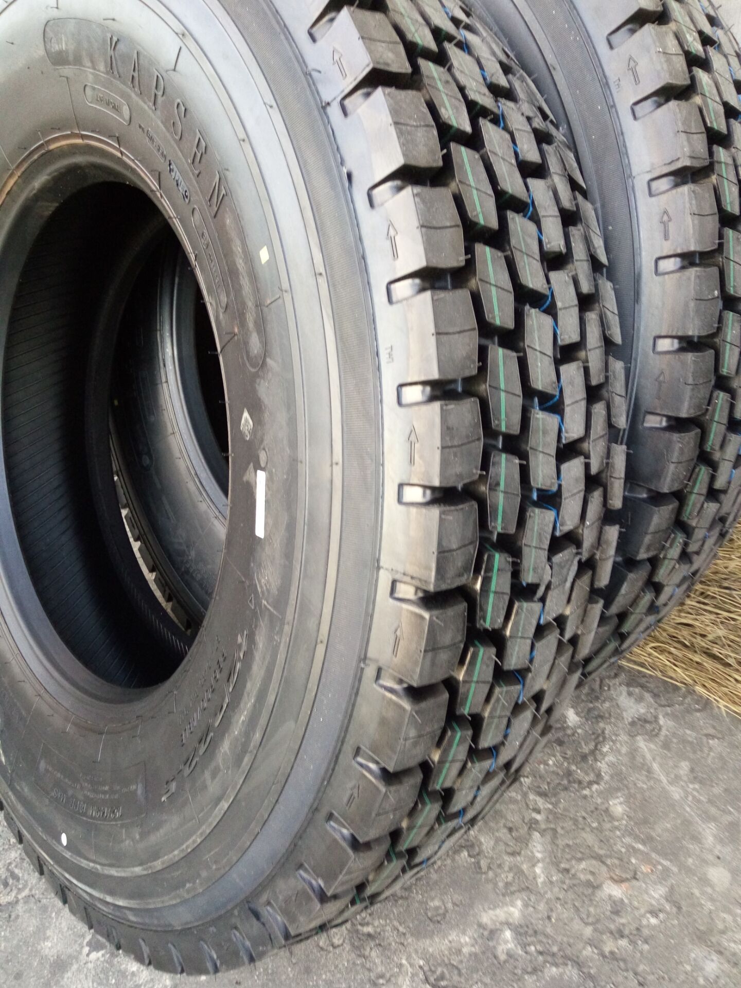 轮胎厂家批发生产 一级品 三包质量 轻卡载重汽车轮胎 12R22.5