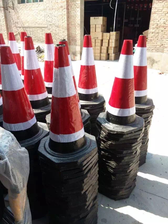 隔离墩围栏 围栏水马 路障分流桶 道路防撞分道体路锥